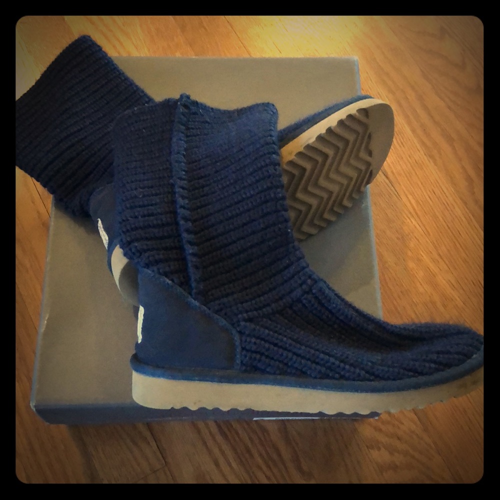 UGG classic short crochet navy